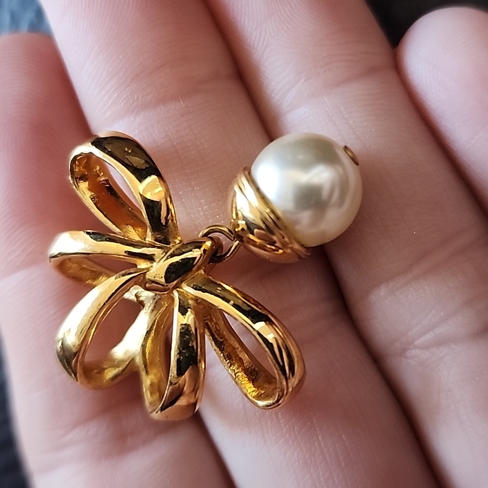 Nolan Miller Gold Bow Pearl Pendant - Picture 5 of 7